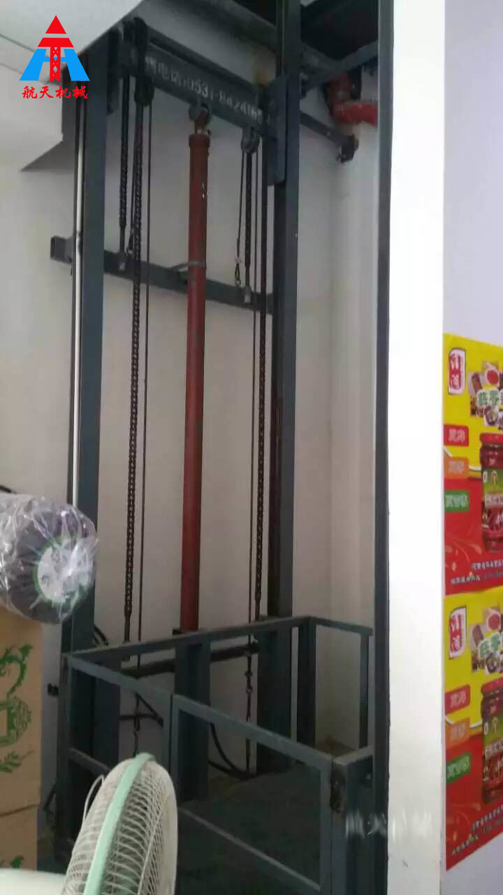 安徽阜陽食品店室內1噸導軌式升降平臺交付使用