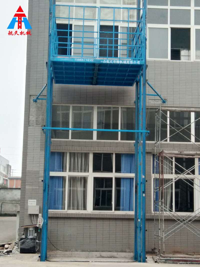 室外貼墻貨梯